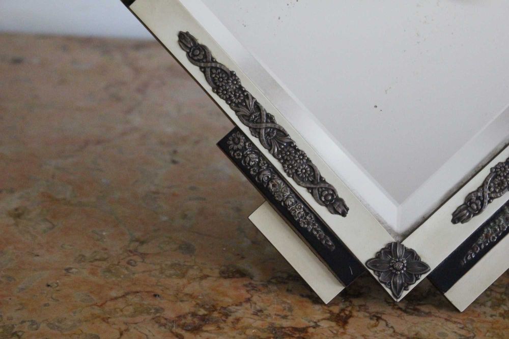 Espelho leque  com aplicações penso que em prata