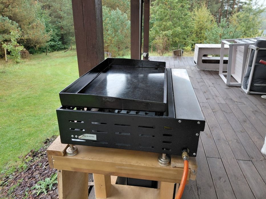 Grill gazowy z płytą żeliwna
