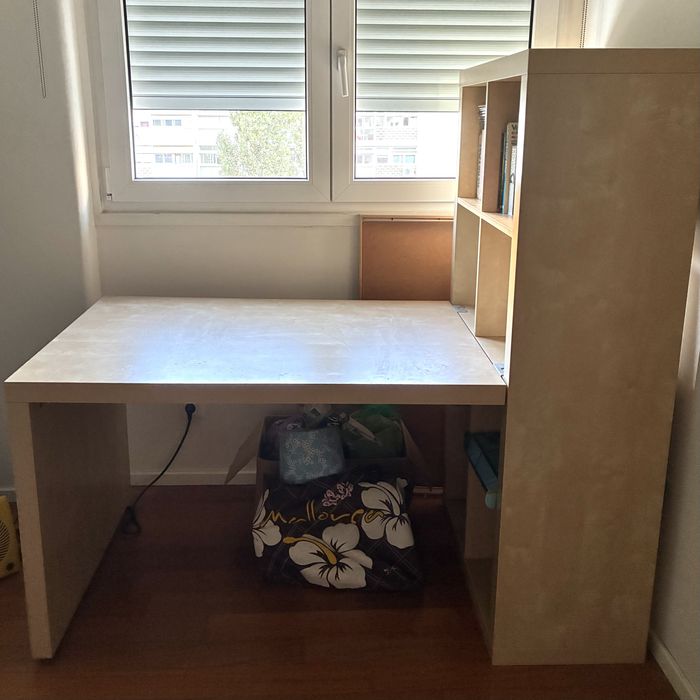 Secretária IKEA com arrumação