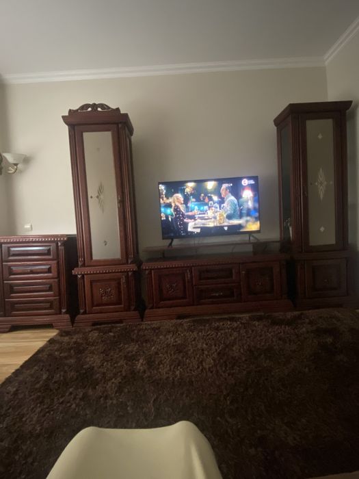 Меблі з масиву у вітальню