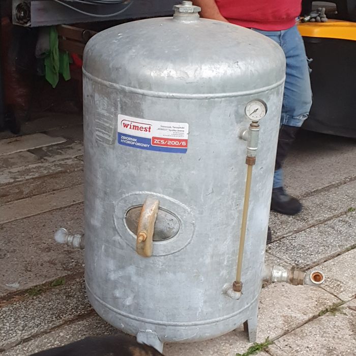 Używany zbiornik hydroforowy ocynkowany 200l