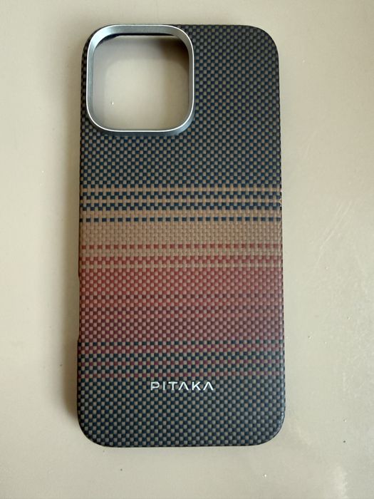 Продам оригинальный чехол Pitaka для iphone 16 pro max