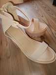 Buty na obcasie nowe