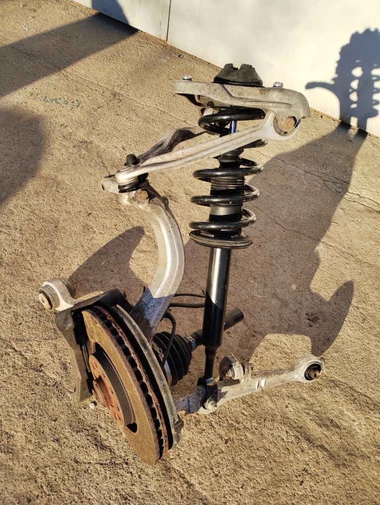 Zawieszenie prawy przód audi a4 b7 3.0tdi quattro mcperson kopyto