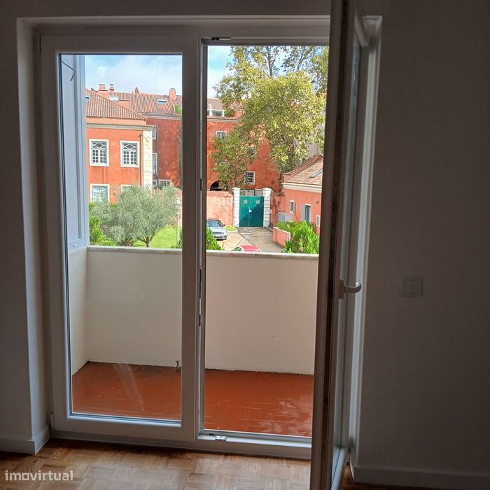 Apartamento T2 perto largo do rato