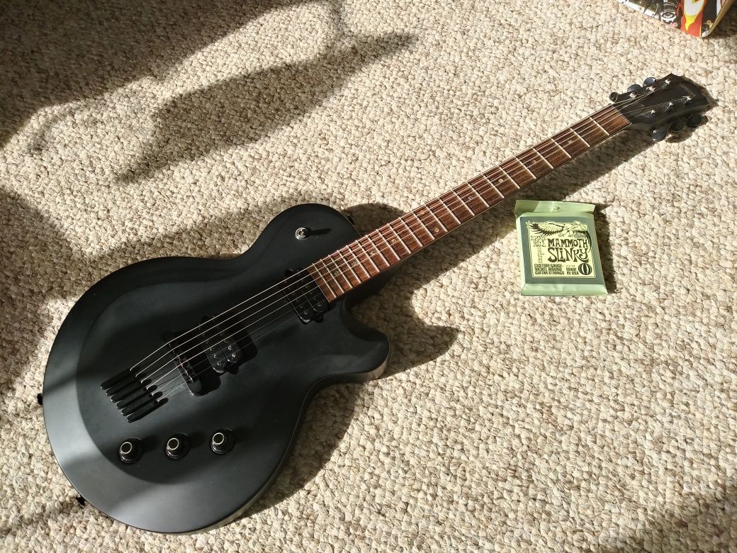 Gitara barytonowa Yamaha AES520D6, próbki