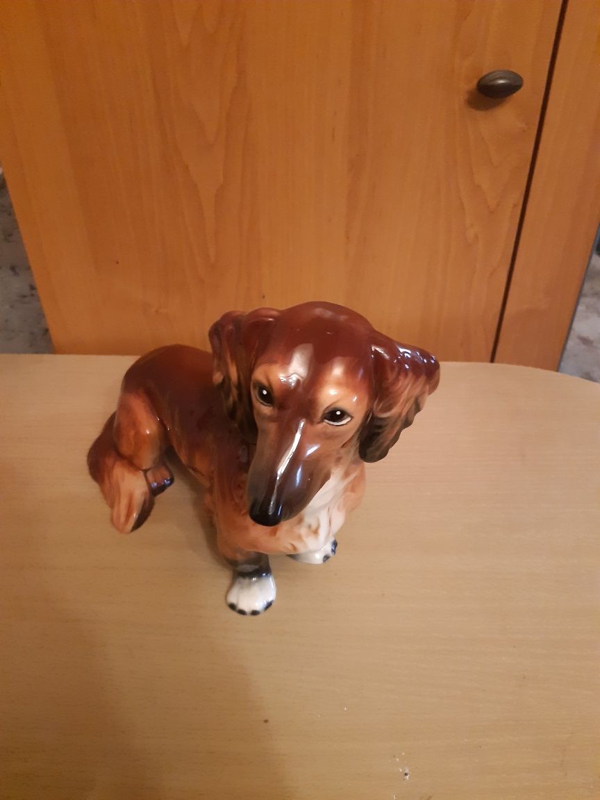Pies z porcelany Goebel