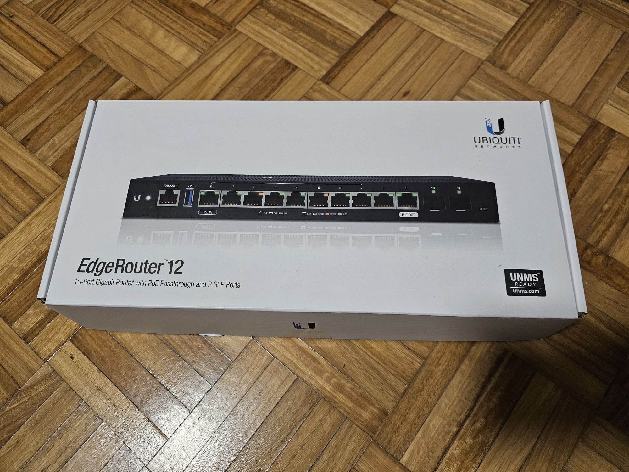 Router profissional ubiquiti edgerouter 12 + switch estado novo