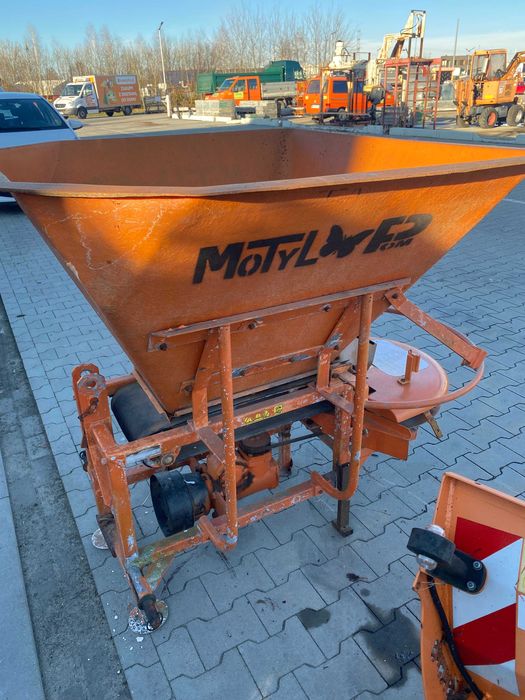 Do sprzedania posypywarka soli i piasku lub nawozów  marki MOTYL