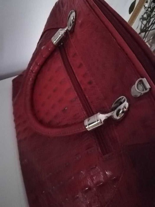 Elegancka torebka czerwona do ręki lub na ramię z paskiem