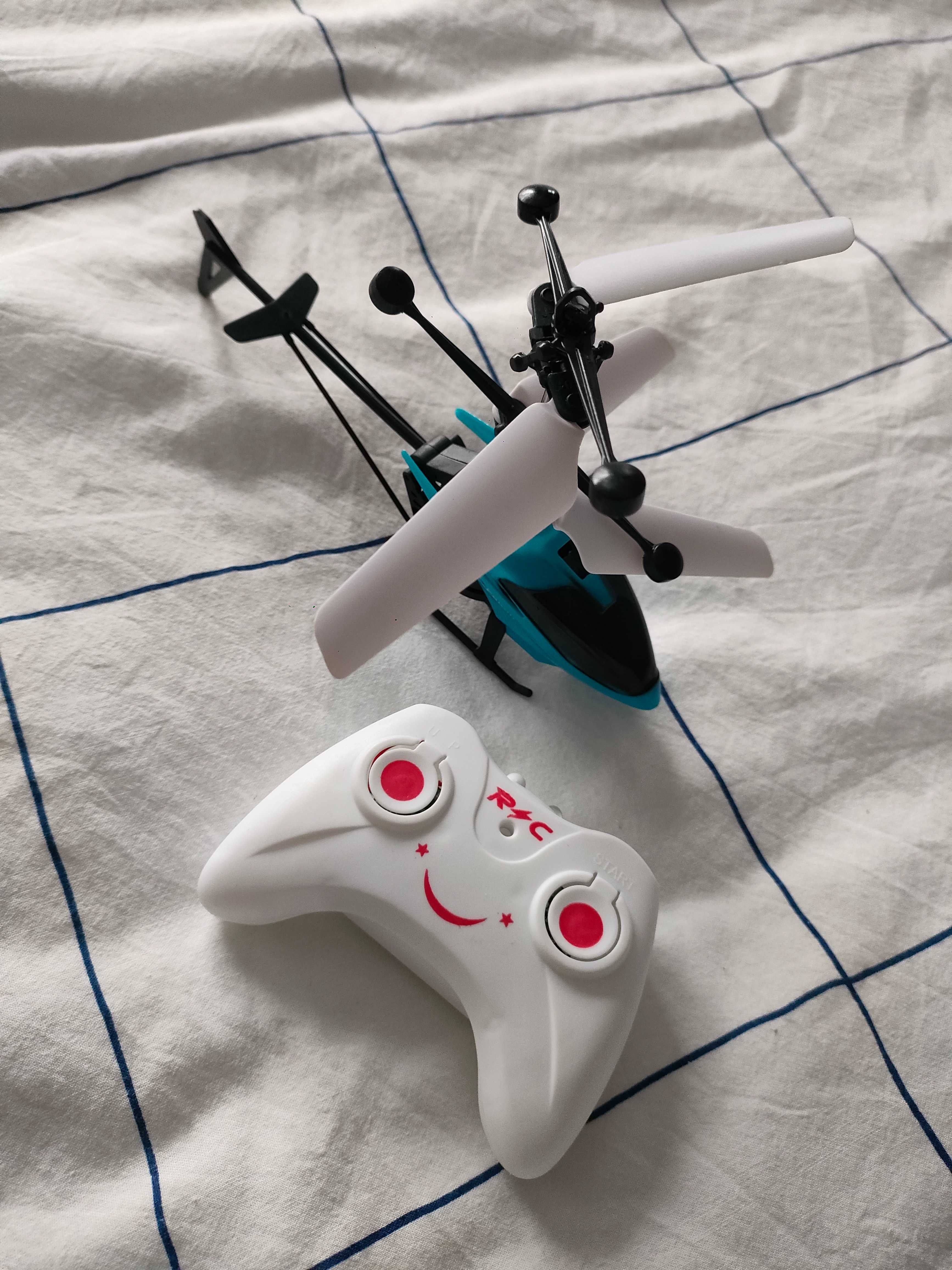 Helikopter zdalnie sterowany z pilotem