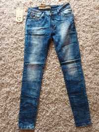 Nowe jeansy z metkami