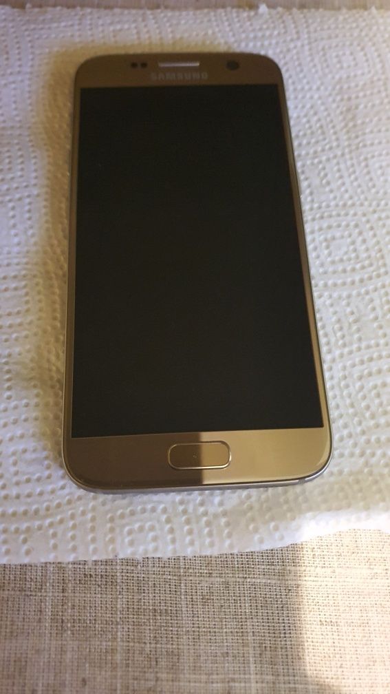 Wyświetlacz  LCD  Samsung S7  Gold .