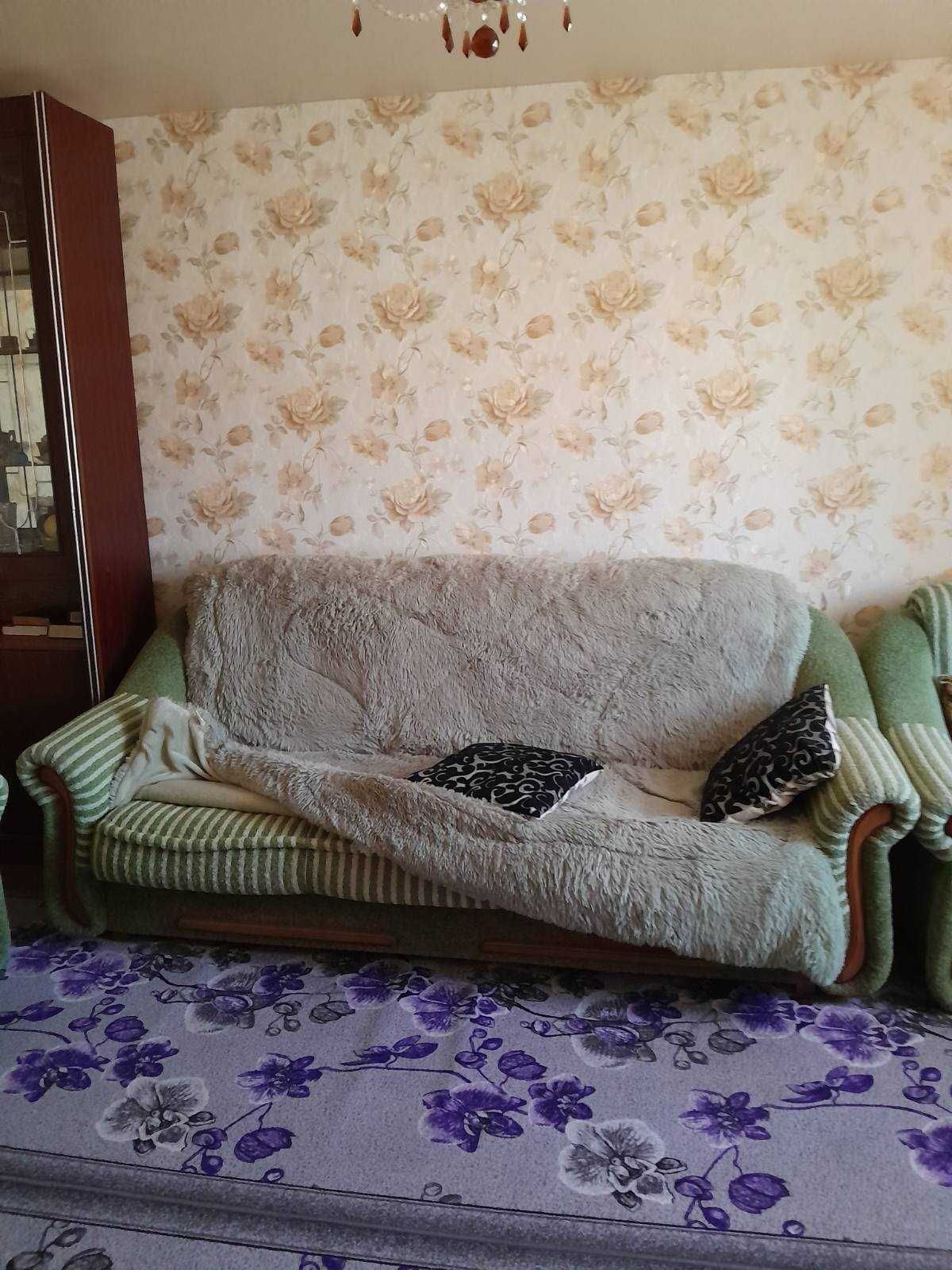 Продам диван з кріслами