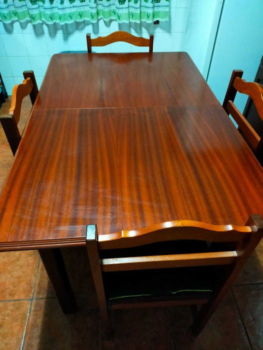 Mesa de Cozinha extensível com 4 cadeiras