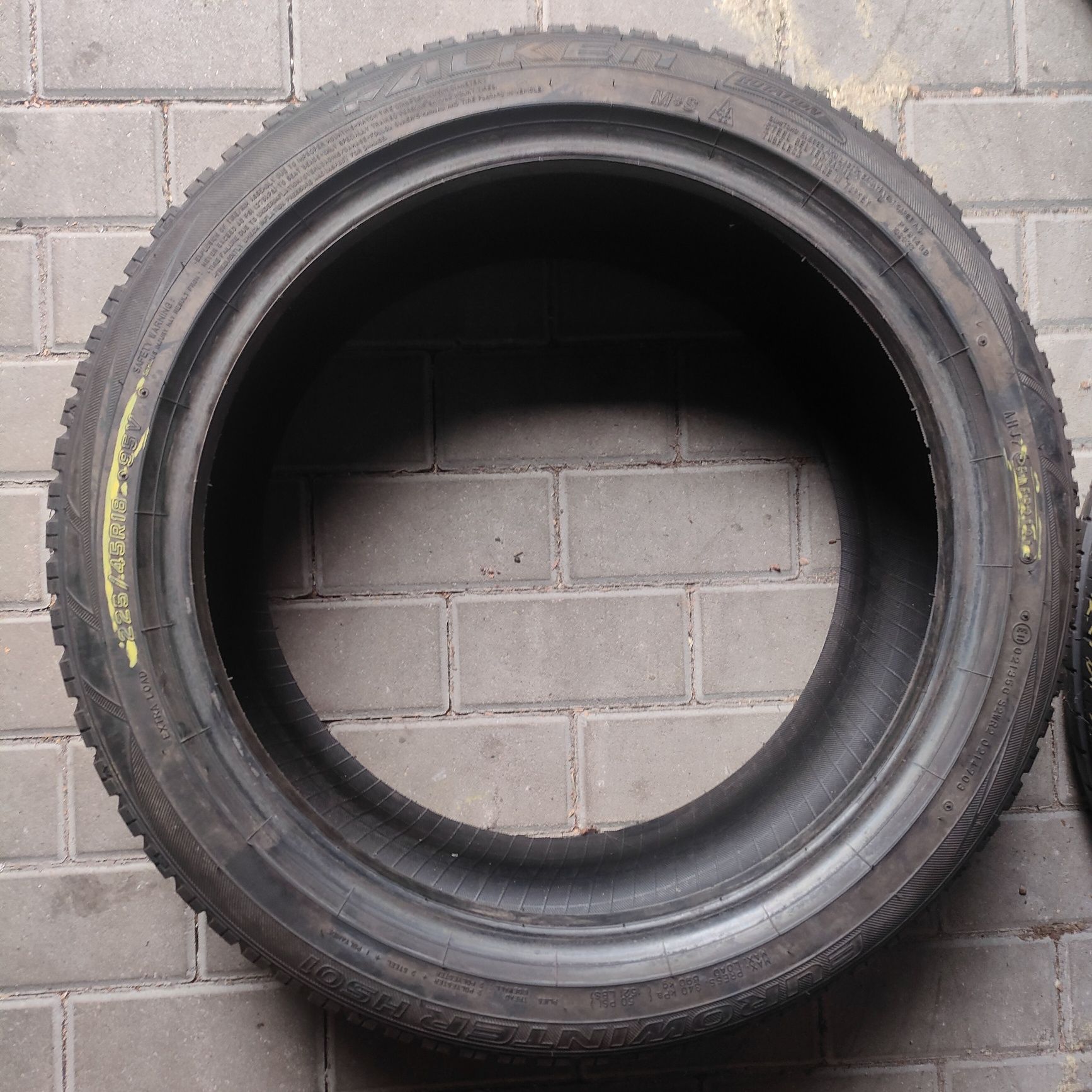 1x Falken Eurowinter HS01 225/45R18 91V XL 1 sztuka całoroczna