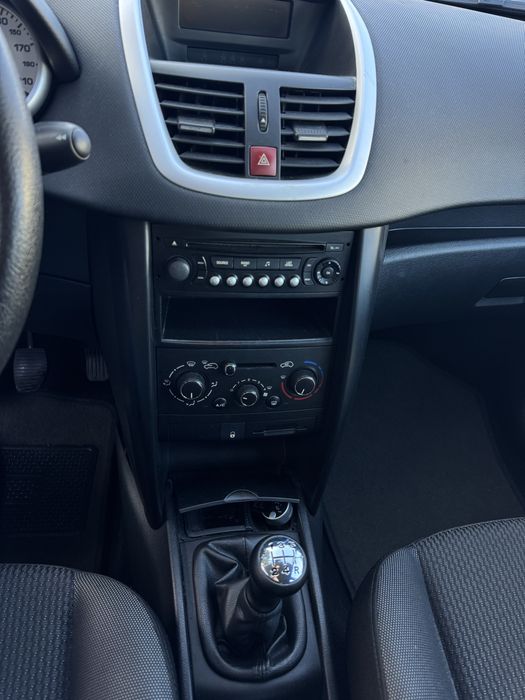 PEUGEOT 207 - 1.4 Gasolina