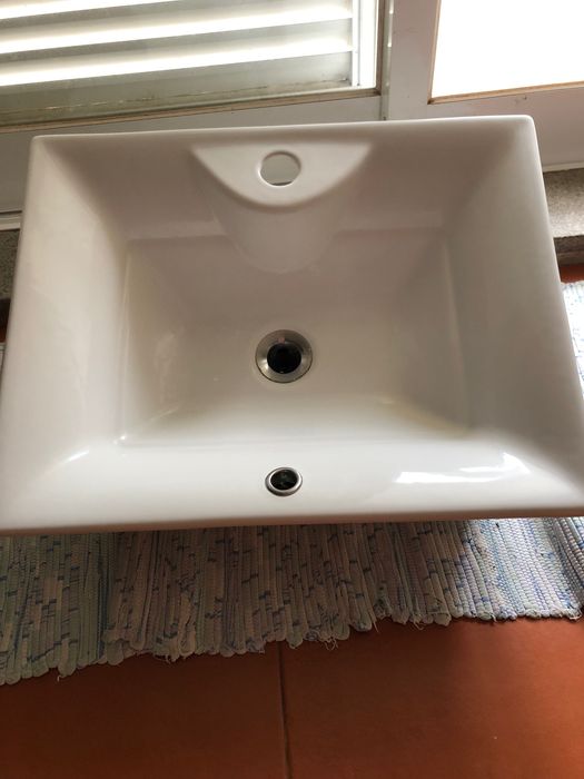 Lavatório de pousar