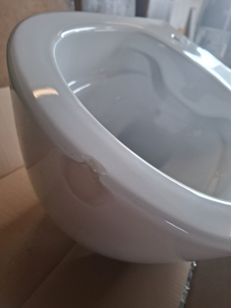 Miska wc podwieszana bezkołnierzowa Rimless