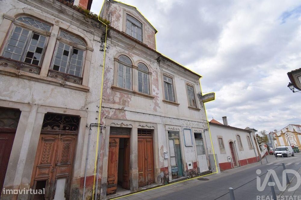 Casa tradicional T6 em Lousã e Vilarinho de 261,00 m2