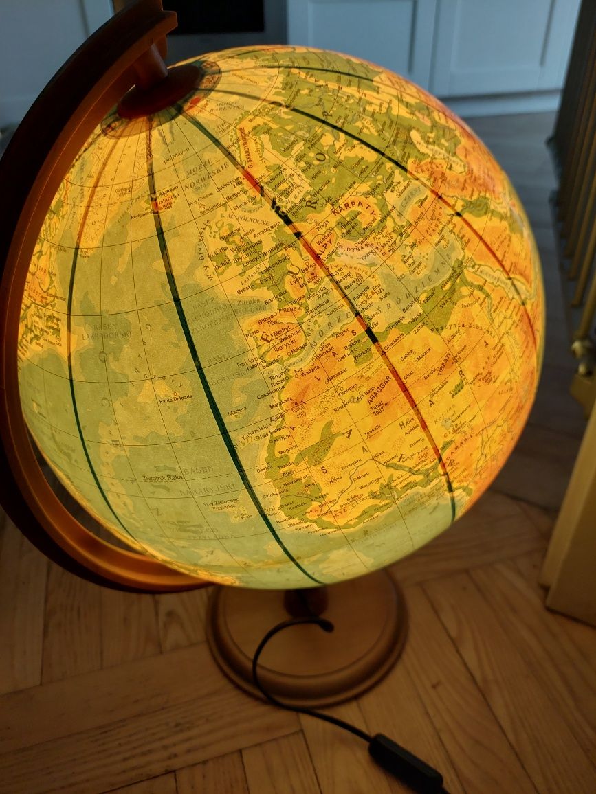 Globus z oświetleniem