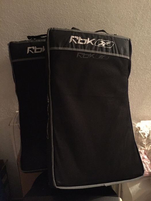 2 Plastrons Artes Marciais Reebok