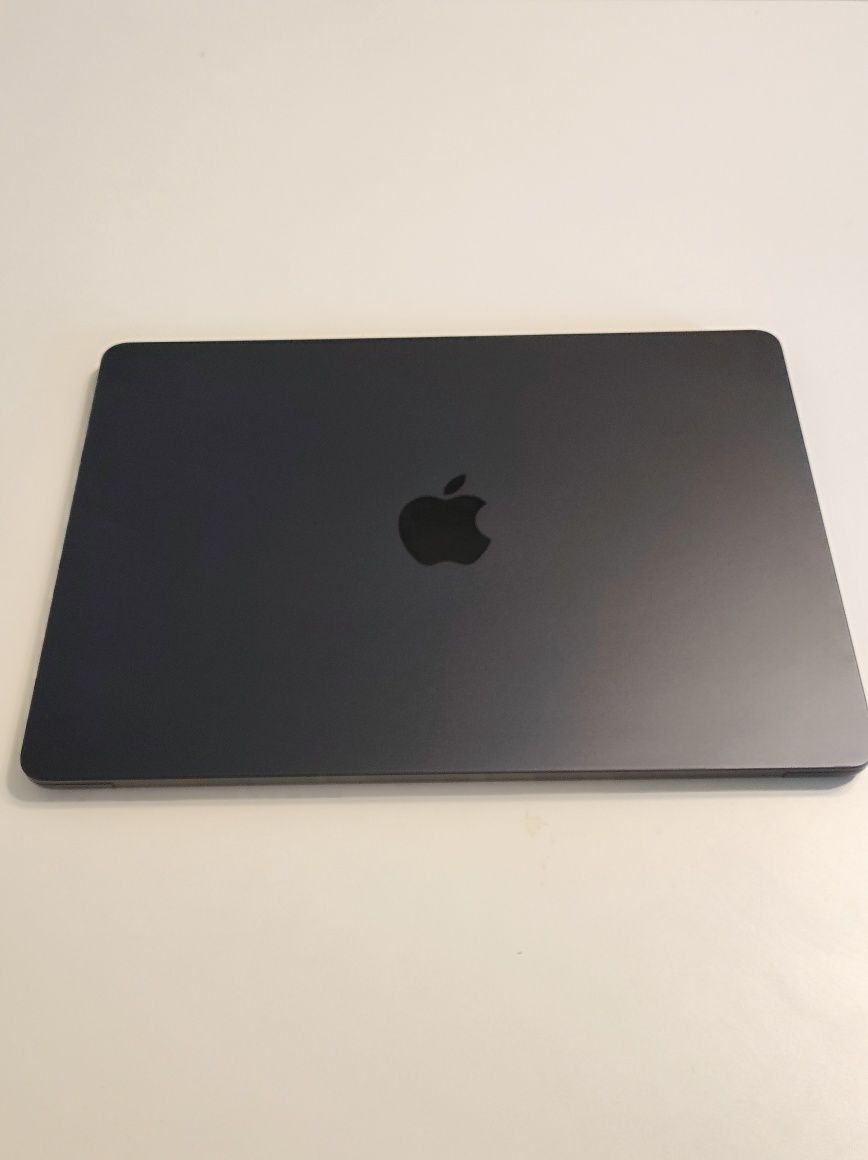 Apple MacBook Air M3/16GB/256/Mac OS Północ 10R GPU  adapter multiport