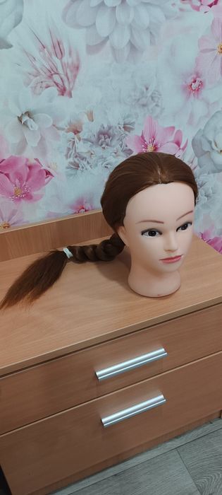 Манекен з довгим волоссям