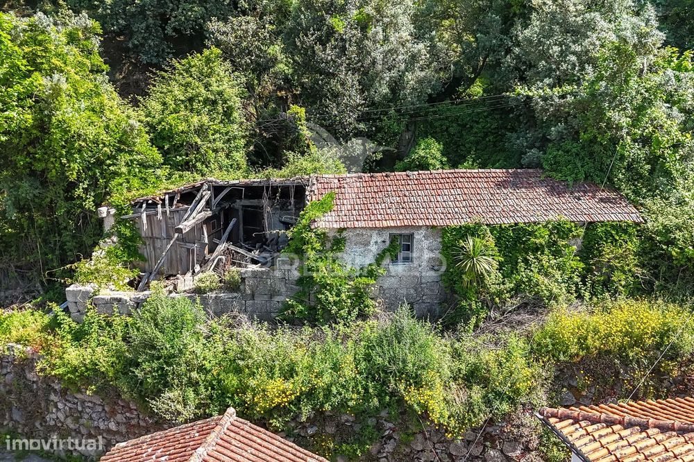 Casa Rústica Em Ruína - Bouro(Santa Maria), Amares