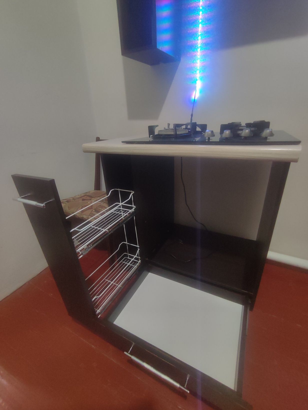 Продам кухню с Газовой плитой