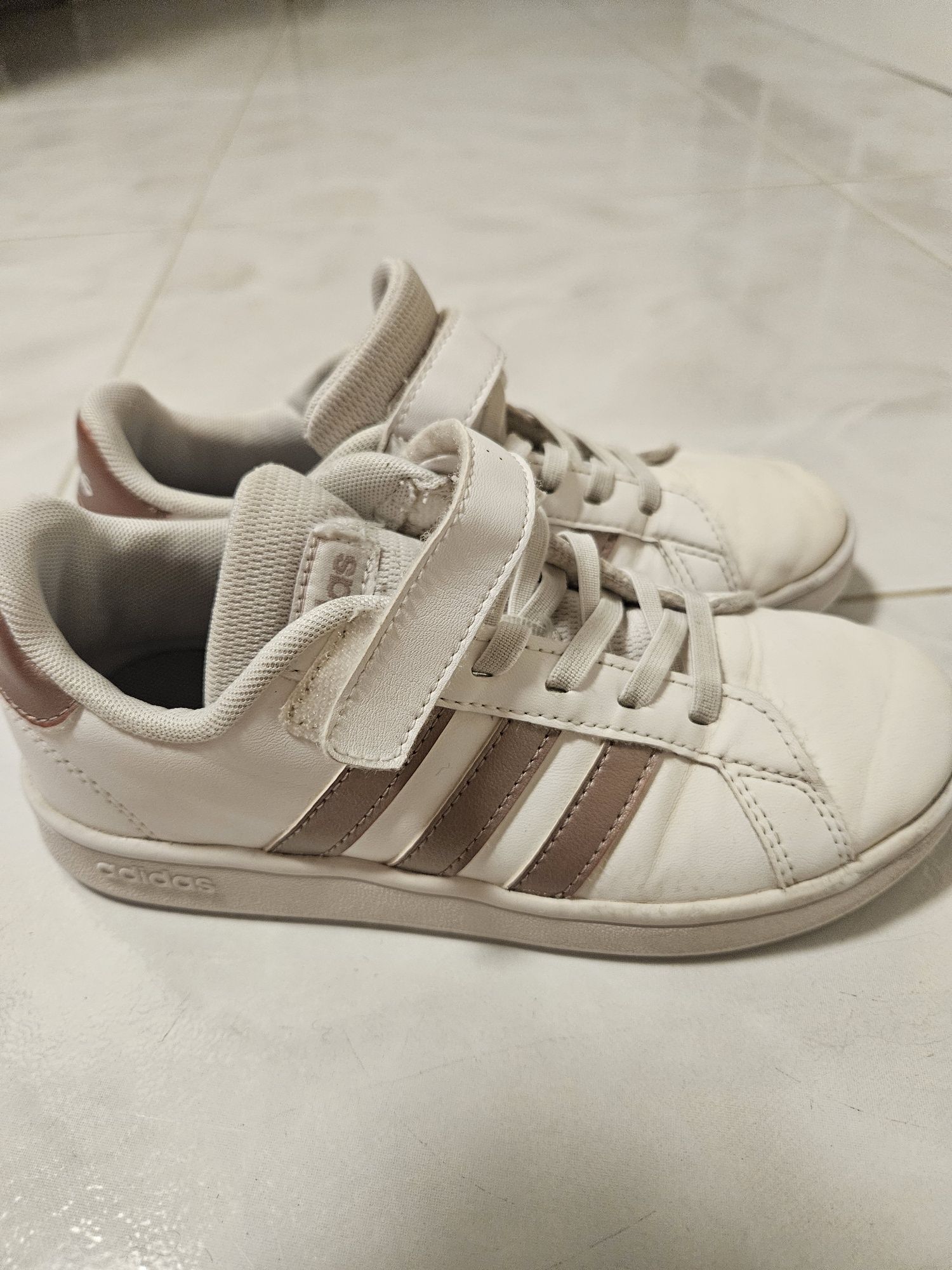 Tenis Adidas tam.33
