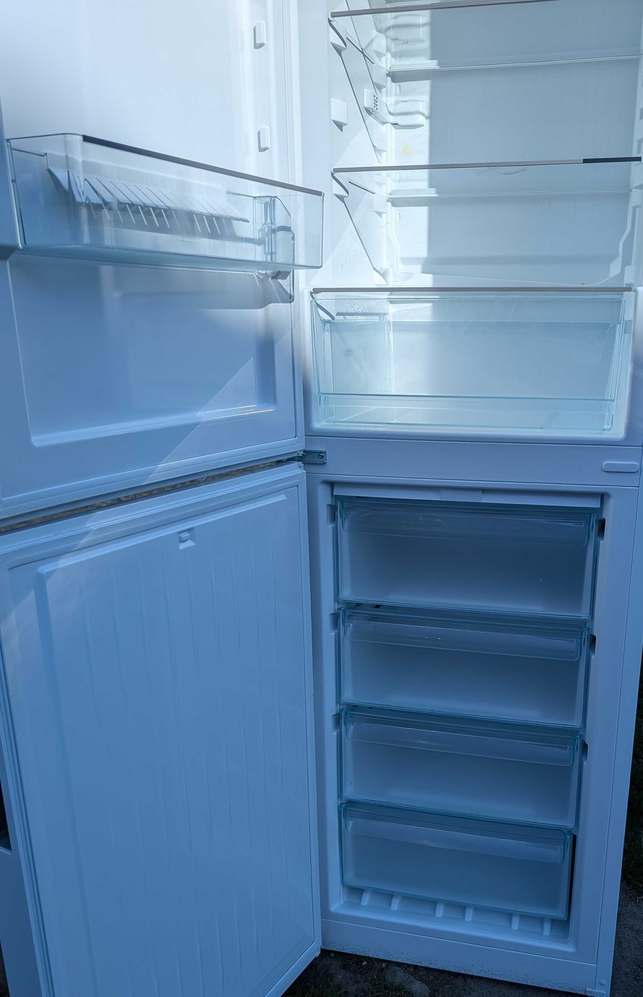 Sprzedam lodówkę wolnostojącą Miele KFN 29142 D ws /201cm/