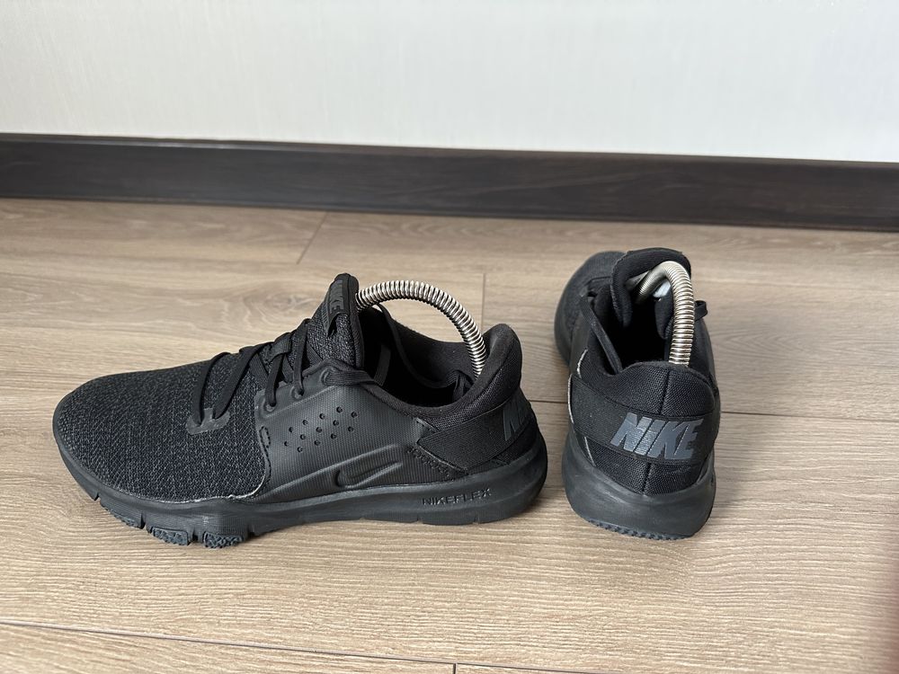 Кроссовки Nike 41-41.5 размер