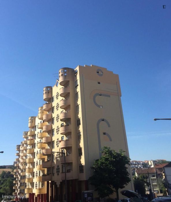 Quarto - localizado em  Coimbra