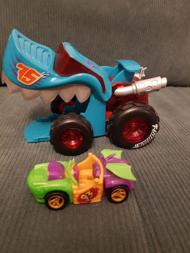 T-racers mega wheels t-shark