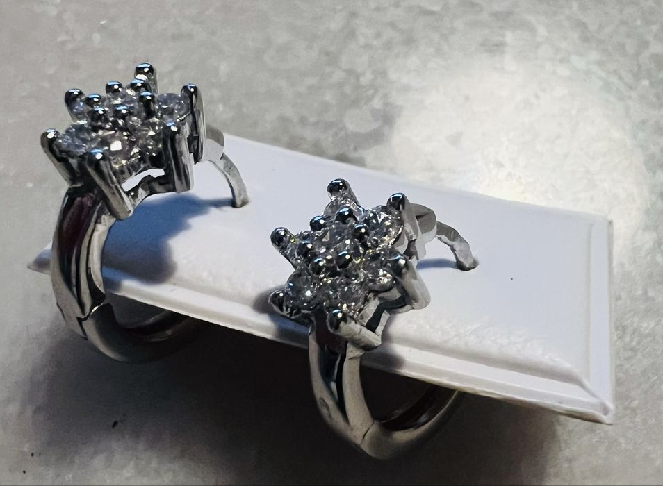 Par de brincos em prata