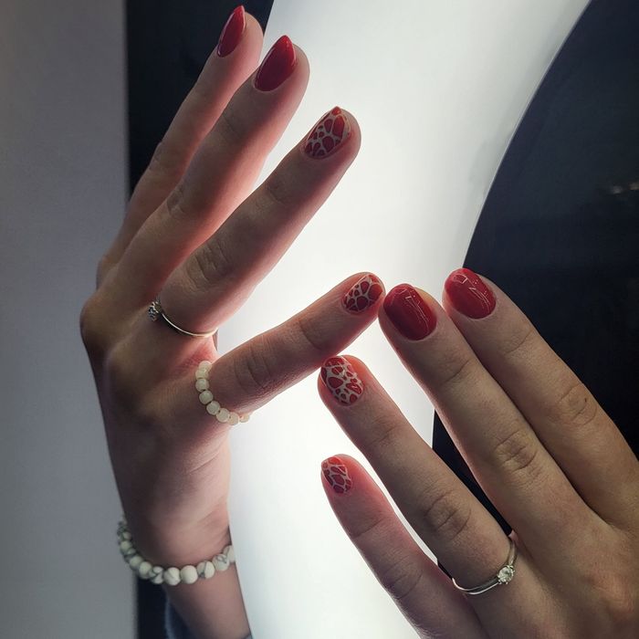 Манікюр. Чистка + покриття.                      Педикюр - пальчики