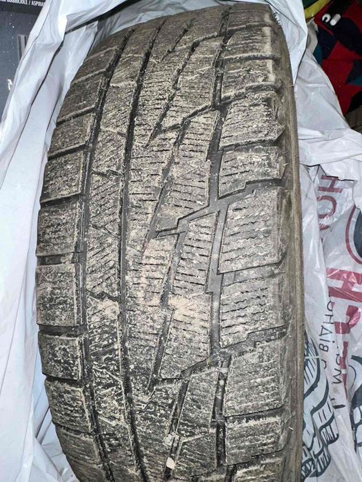 Продам зимові шини 225/65 r17