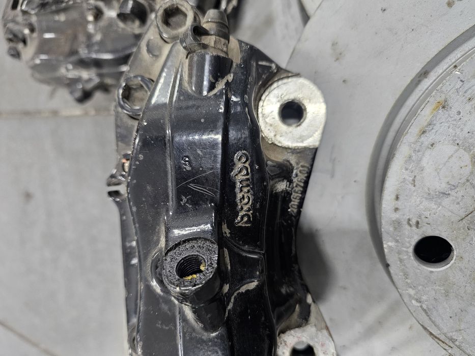 Продам чотирьохпоршневі супорта Brembo, з BMW е38