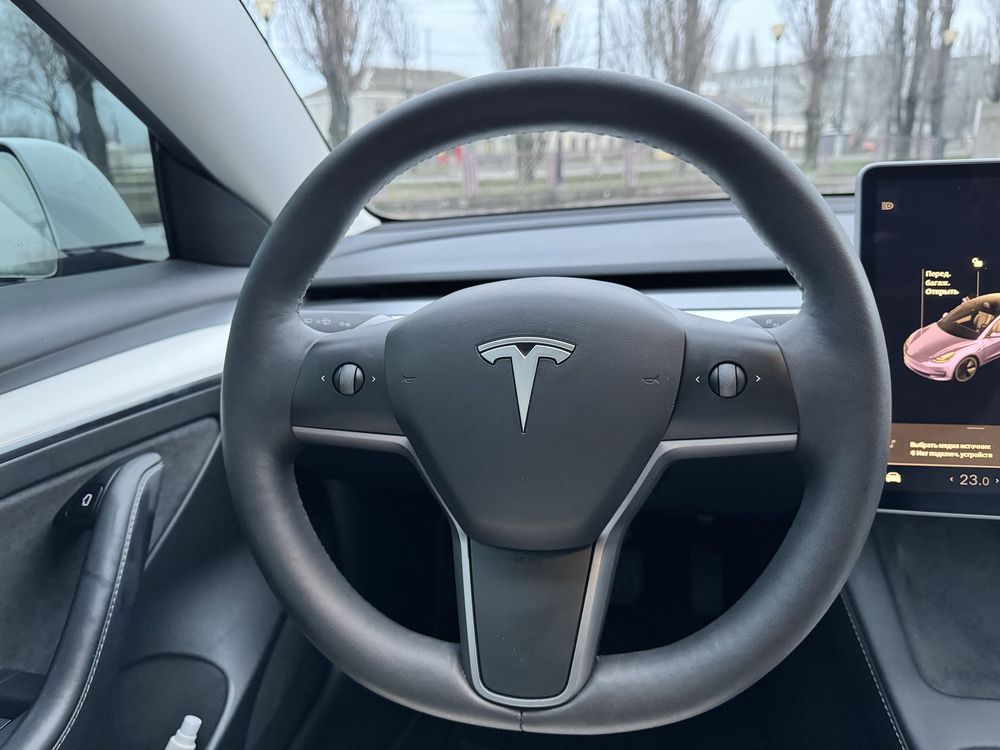 Tesla Model 3 restailing