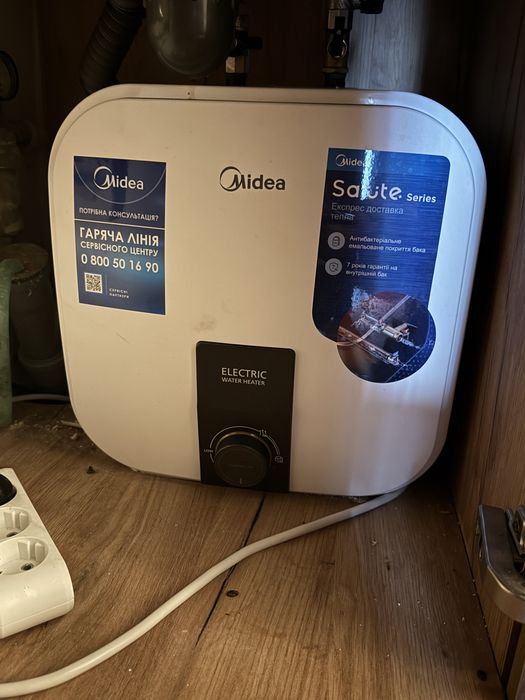 Бойлер, водогюнагрівач Midea d15