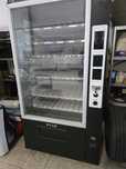 Automat Vendingowy Chłodzący – Duży, na Zewnątrz