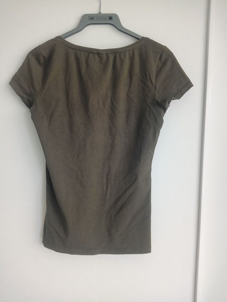 Bluzka z krótkim rękawem 
Bardzo przyjemny t-shirt
Założona dwa razy,