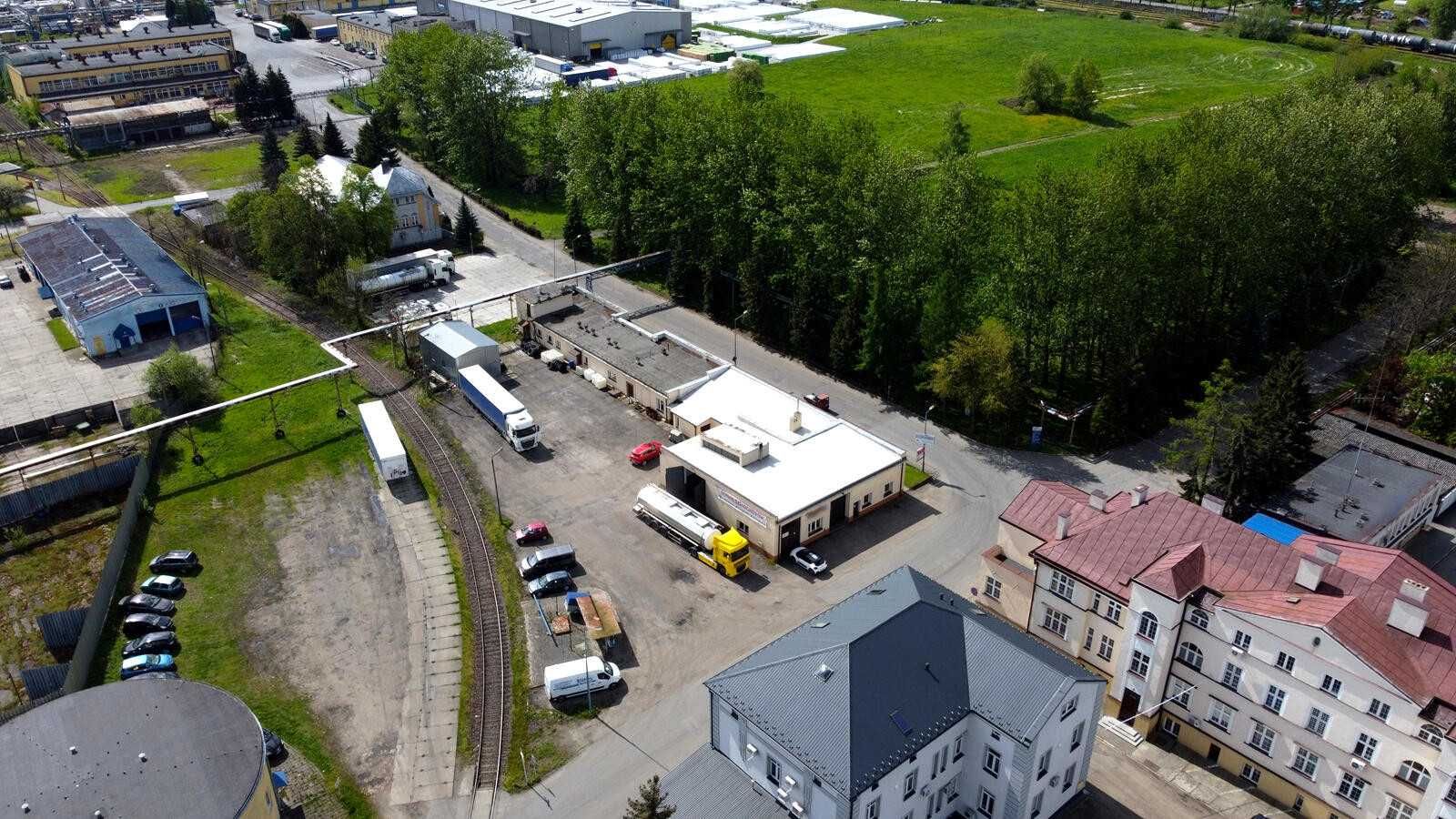 OBIEKT KOMERCYJNY z placem manewrowym i zapleczem sanitarnym, JASŁO