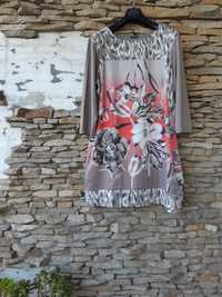 Шикарное вискозное с принтом в цветы спереди платье большого размера