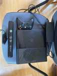Xbox 360  E 500 GB + Kinect + pad + zasilacz – zestaw gotowy do grania
