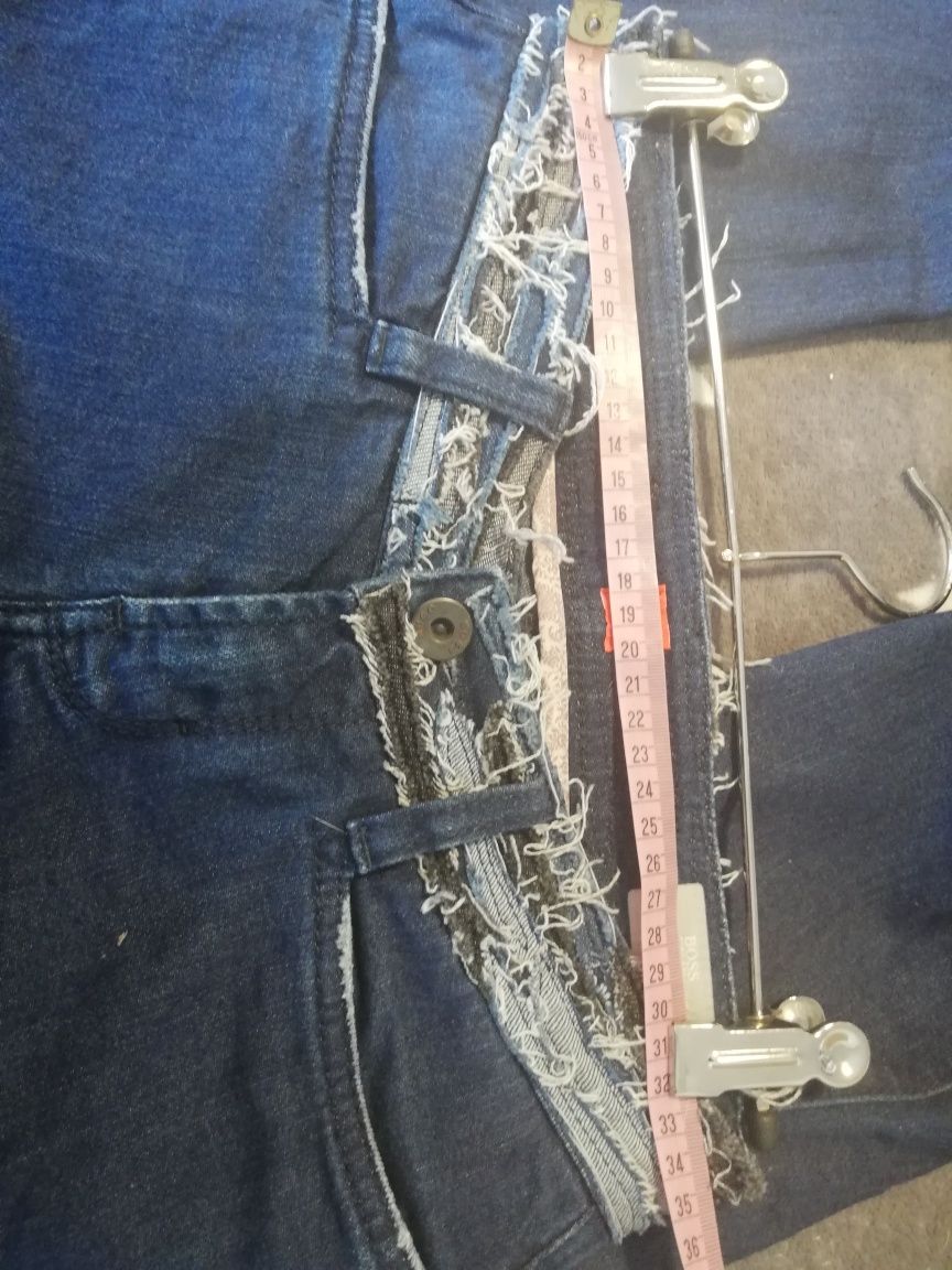 Hugo Boss jeansy roz 26
