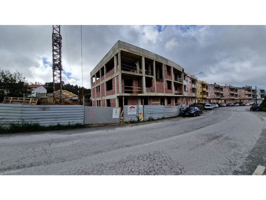 Terreno com prédio construído