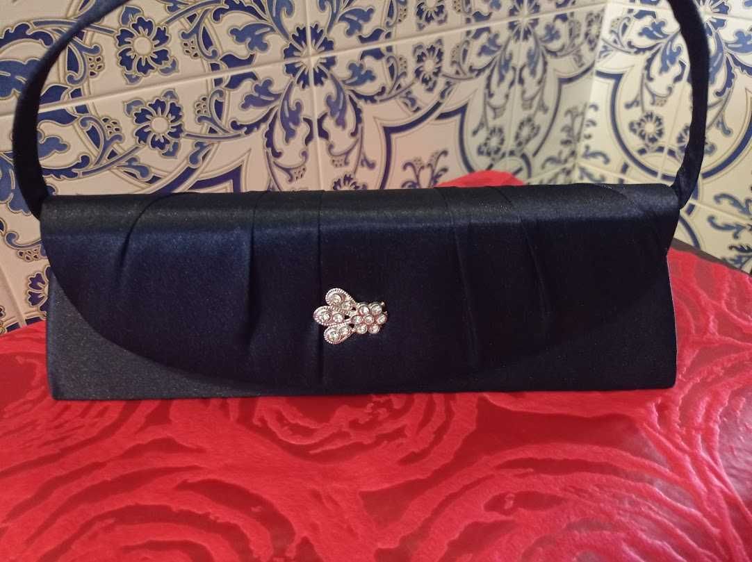 Bolsa Clutch de mão, elegante e feminina e intemporal