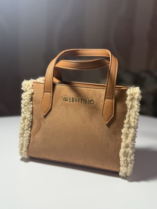 Сумка Valentino.